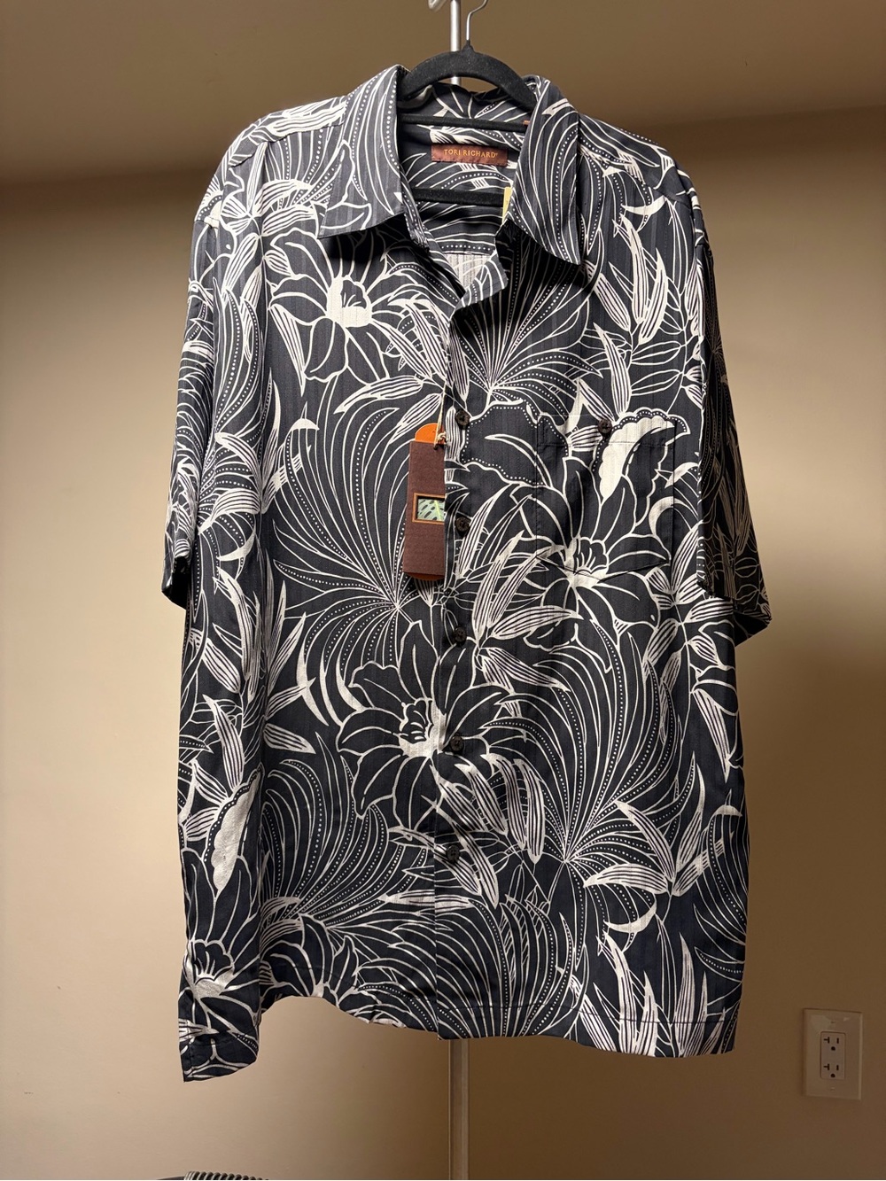 Tori Richard "Garden Pass" Men's Hawaiian
Aloha Shirt - XL NWT
